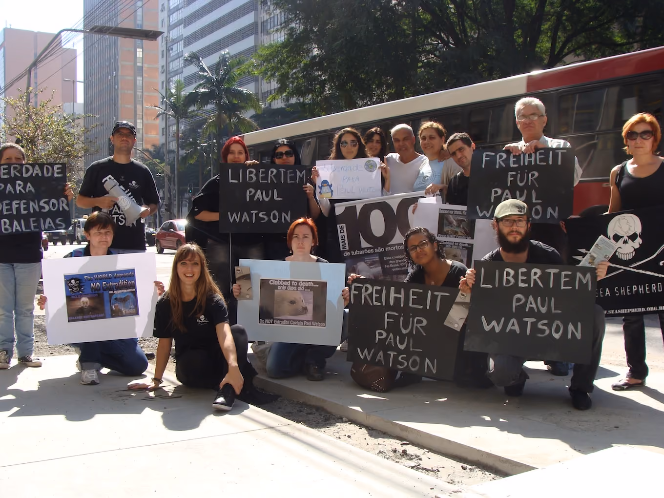 Núcleo SP em frente ao Consulado alemão, em São Paulo
